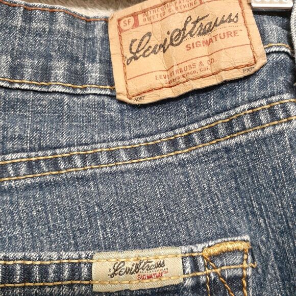 Levi’s Signature Jeans Boot Cut Womens Low Rise Size 8 Blue Stretch Denim - Picture 6 of 8